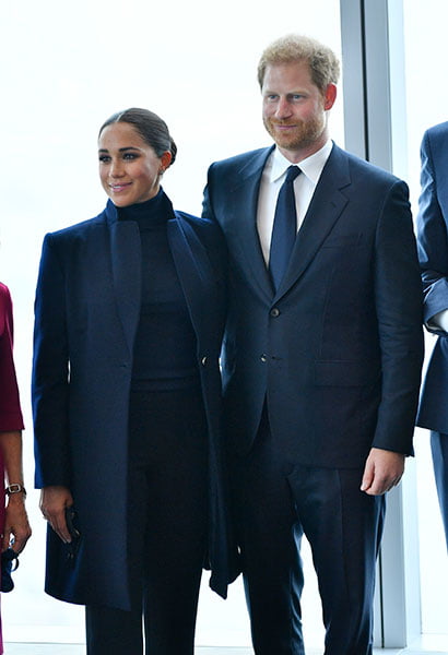 NEW YORK, NEW YORK - SEPTEMBER 23: Meghan, Duchess of Sussex and Prince Harry, Duke of Sussex pose at One World Observatory on September 23, 2021 in New York City. (Photo by Roy Rochlin/Getty Images)